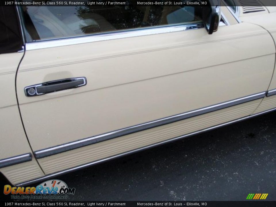 1987 Mercedes-Benz SL Class 560 SL Roadster Light Ivory / Parchment Photo #15