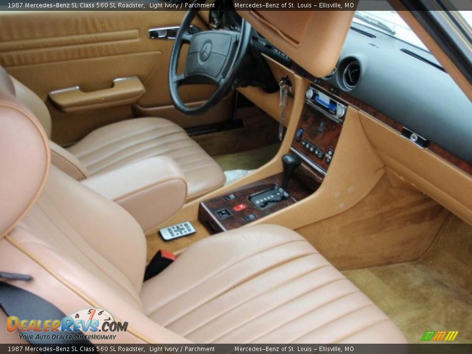 1987 Mercedes-Benz SL Class 560 SL Roadster Light Ivory / Parchment Photo #16