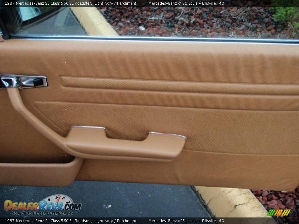 1987 Mercedes-Benz SL Class 560 SL Roadster Light Ivory / Parchment Photo #19