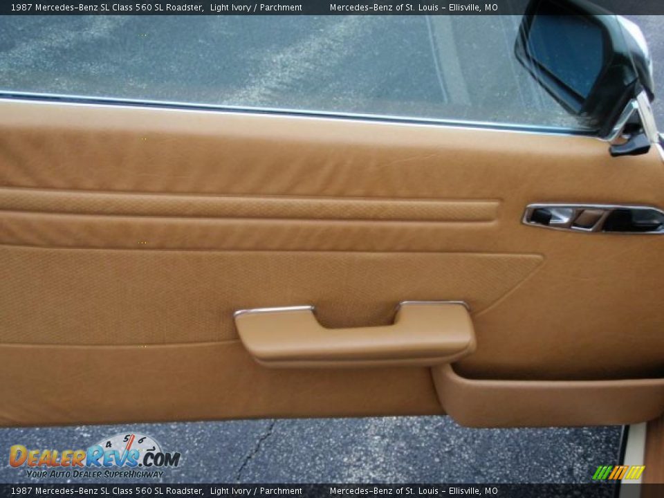 1987 Mercedes-Benz SL Class 560 SL Roadster Light Ivory / Parchment Photo #23