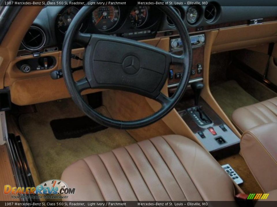 1987 Mercedes-Benz SL Class 560 SL Roadster Light Ivory / Parchment Photo #24