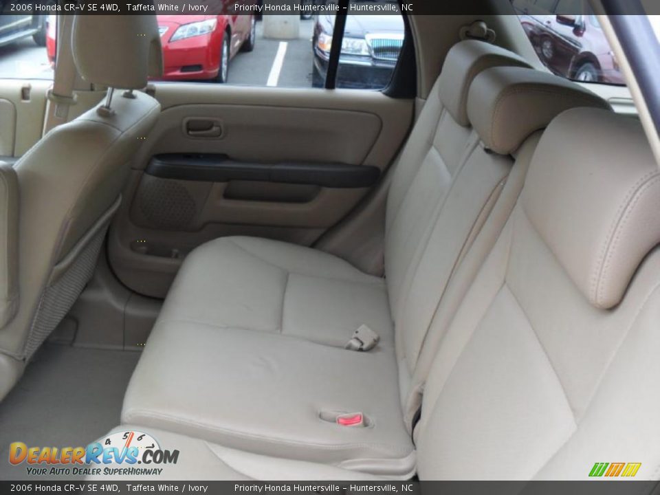 2006 Honda CR-V SE 4WD Taffeta White / Ivory Photo #16