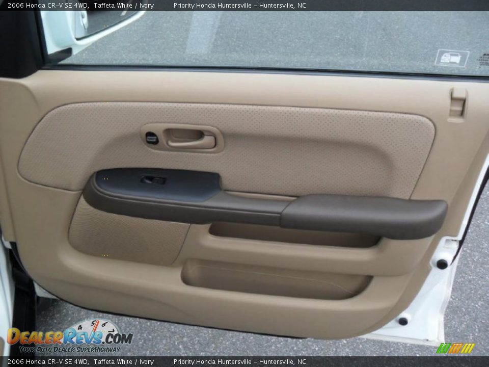 2006 Honda CR-V SE 4WD Taffeta White / Ivory Photo #24
