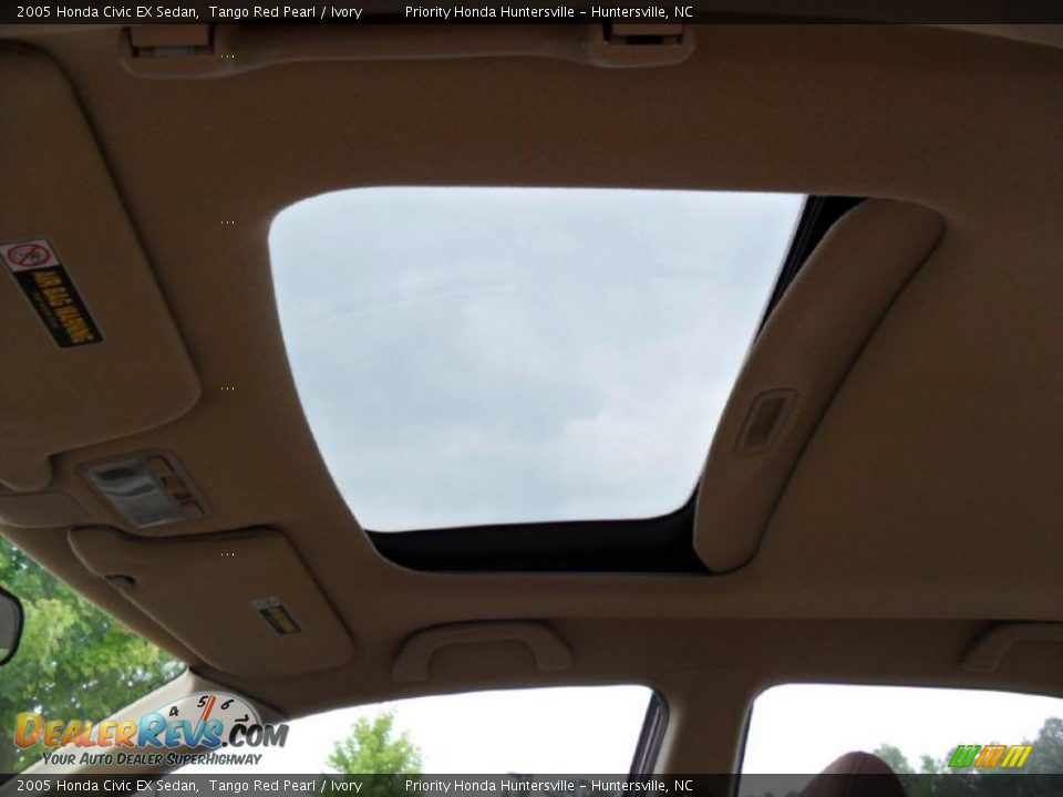 2005 Honda Civic EX Sedan Tango Red Pearl / Ivory Photo #14