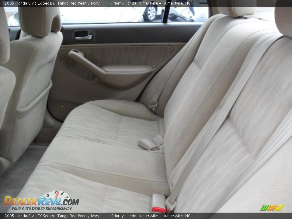 2005 Honda Civic EX Sedan Tango Red Pearl / Ivory Photo #15
