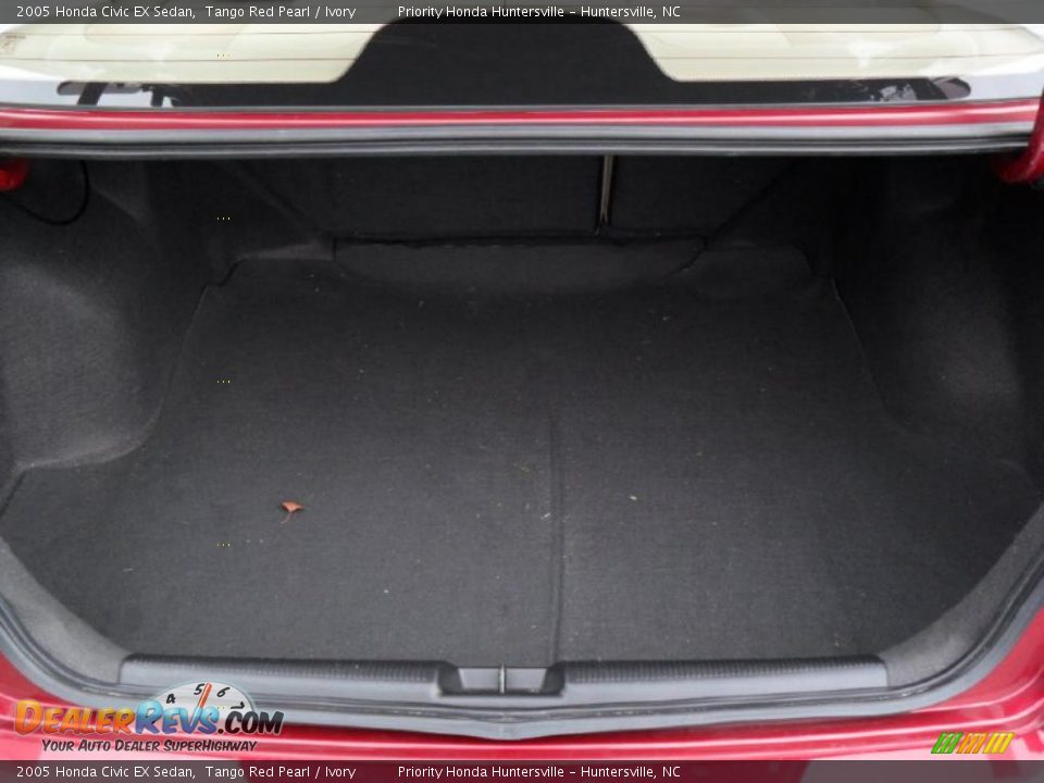 2005 Honda Civic EX Sedan Tango Red Pearl / Ivory Photo #18