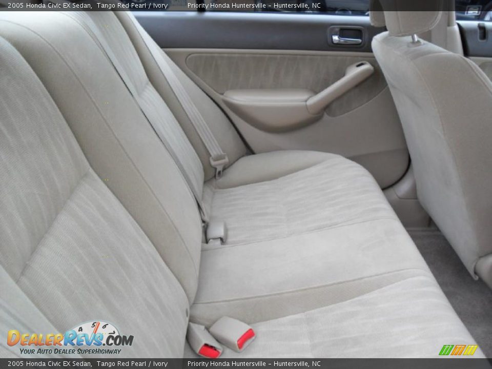 2005 Honda Civic EX Sedan Tango Red Pearl / Ivory Photo #19