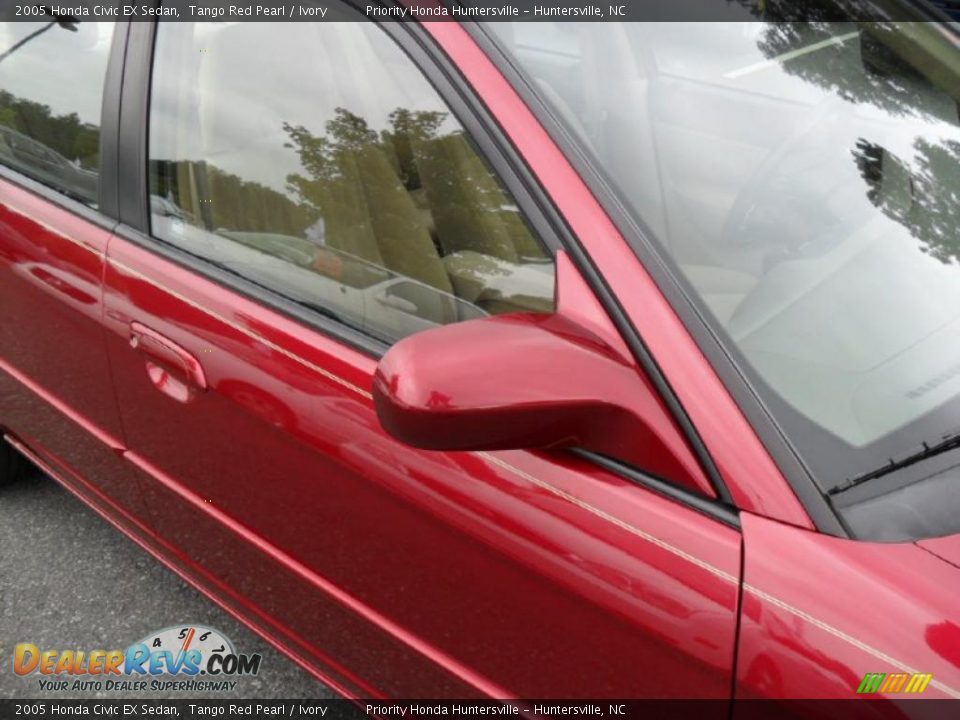 2005 Honda Civic EX Sedan Tango Red Pearl / Ivory Photo #23