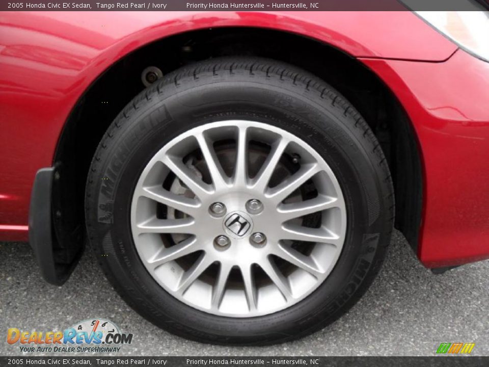 2005 Honda Civic EX Sedan Tango Red Pearl / Ivory Photo #24