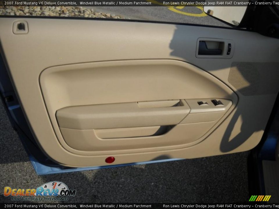 2007 Ford Mustang V6 Deluxe Convertible Windveil Blue Metallic / Medium Parchment Photo #6