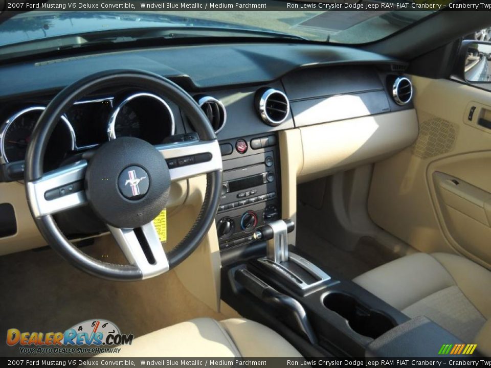2007 Ford Mustang V6 Deluxe Convertible Windveil Blue Metallic / Medium Parchment Photo #7