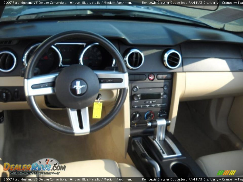 2007 Ford Mustang V6 Deluxe Convertible Windveil Blue Metallic / Medium Parchment Photo #10