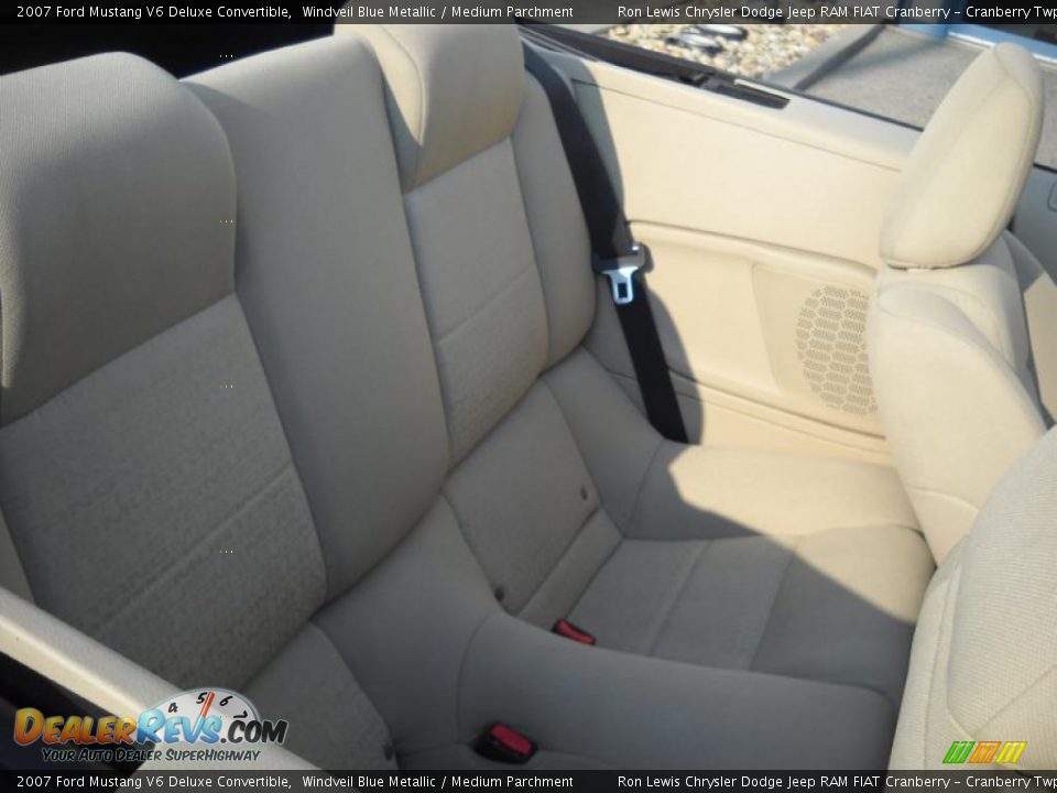 2007 Ford Mustang V6 Deluxe Convertible Windveil Blue Metallic / Medium Parchment Photo #20