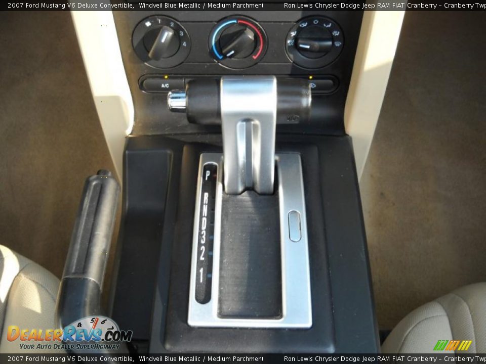 2007 Ford Mustang V6 Deluxe Convertible Windveil Blue Metallic / Medium Parchment Photo #23