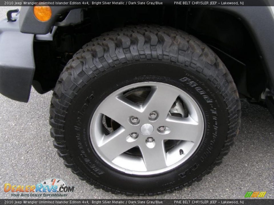 2010 Jeep Wrangler Unlimited Islander Edition 4x4 Bright Silver Metallic / Dark Slate Gray/Blue Photo #3