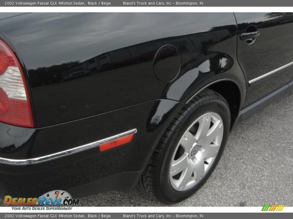 2002 Volkswagen Passat GLX 4Motion Sedan Black / Beige Photo #7