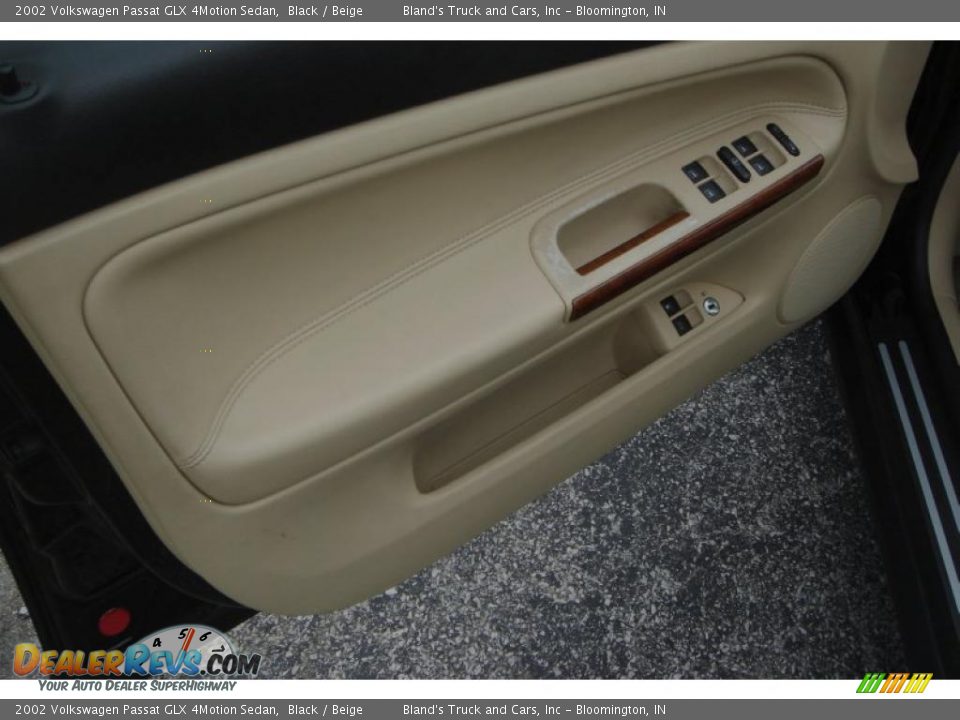 2002 Volkswagen Passat GLX 4Motion Sedan Black / Beige Photo #12