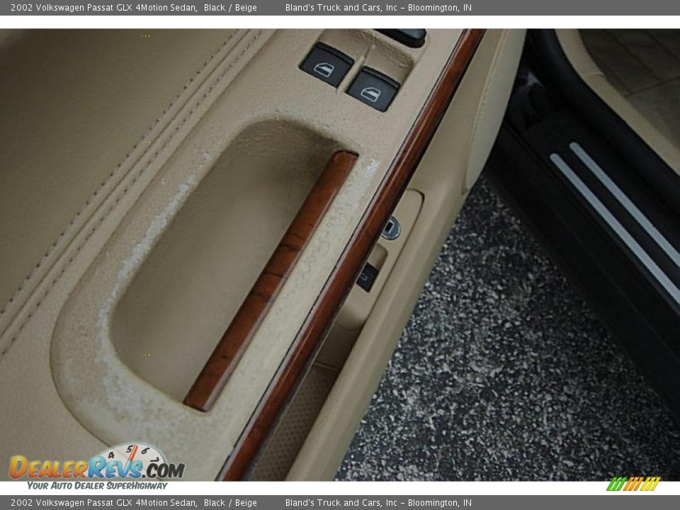 2002 Volkswagen Passat GLX 4Motion Sedan Black / Beige Photo #13