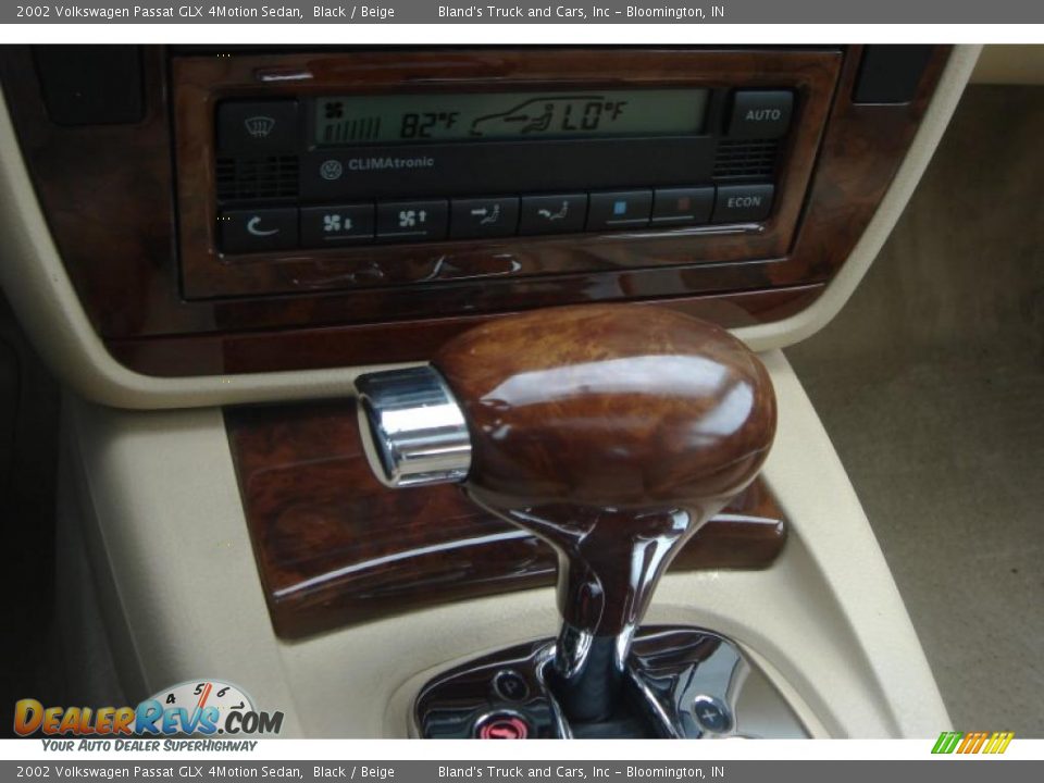 2002 Volkswagen Passat GLX 4Motion Sedan Black / Beige Photo #21