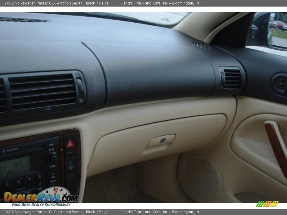 2002 Volkswagen Passat GLX 4Motion Sedan Black / Beige Photo #23