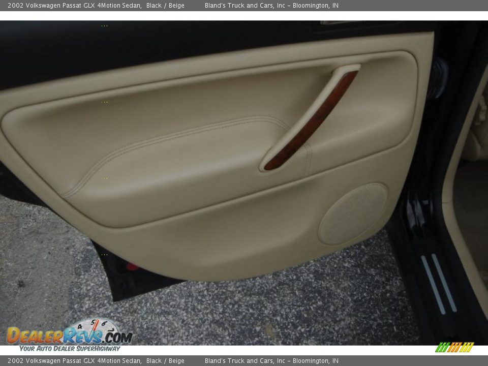 2002 Volkswagen Passat GLX 4Motion Sedan Black / Beige Photo #24