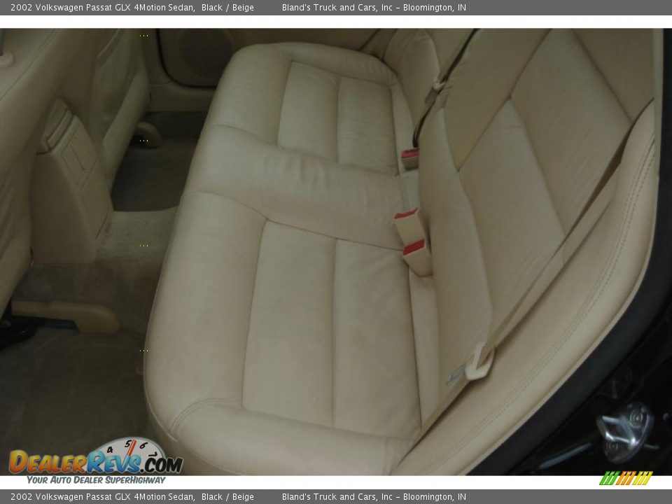 2002 Volkswagen Passat GLX 4Motion Sedan Black / Beige Photo #26