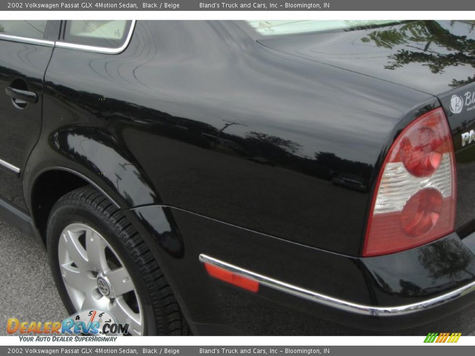 2002 Volkswagen Passat GLX 4Motion Sedan Black / Beige Photo #31
