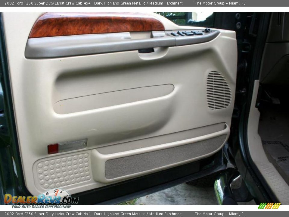 2002 Ford F250 Super Duty Lariat Crew Cab 4x4 Dark Highland Green Metallic / Medium Parchment Photo #33