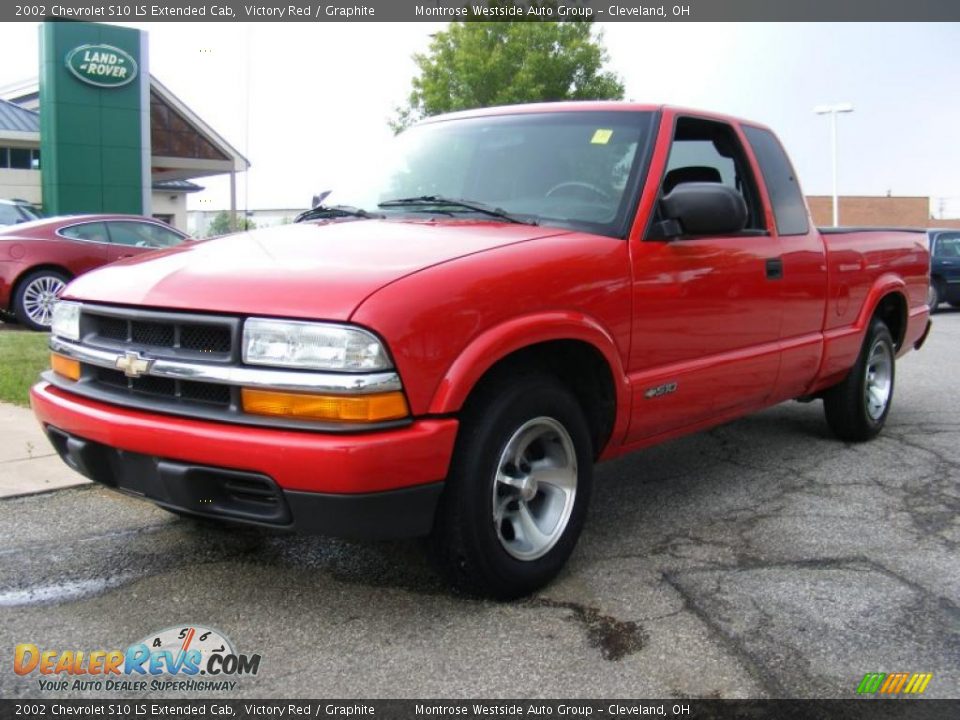 2002 Chevrolet S10 LS Extended Cab Victory Red / Graphite Photo #1