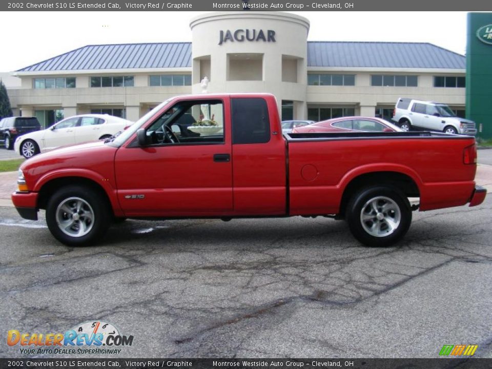 2002 Chevrolet S10 LS Extended Cab Victory Red / Graphite Photo #2
