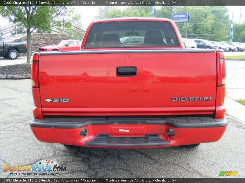 2002 Chevrolet S10 LS Extended Cab Victory Red / Graphite Photo #4