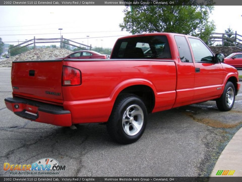2002 Chevrolet S10 LS Extended Cab Victory Red / Graphite Photo #5
