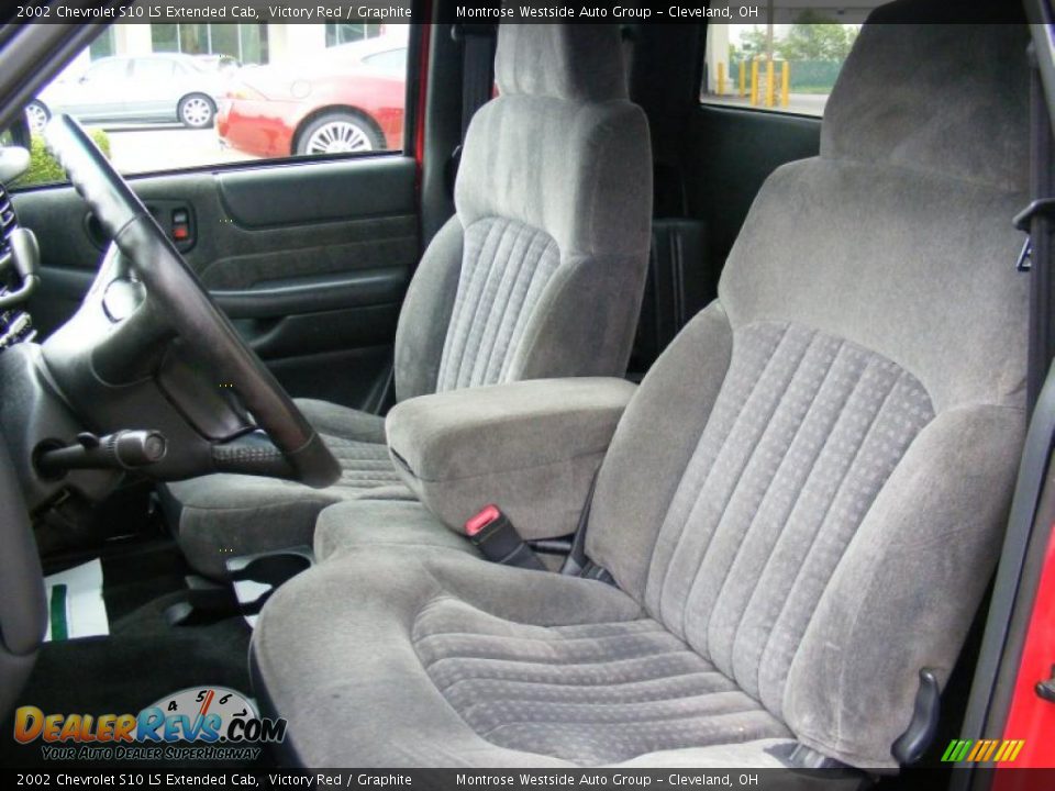 2002 Chevrolet S10 LS Extended Cab Victory Red / Graphite Photo #9