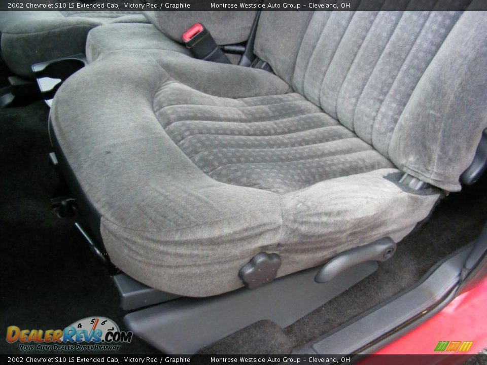 2002 Chevrolet S10 LS Extended Cab Victory Red / Graphite Photo #10