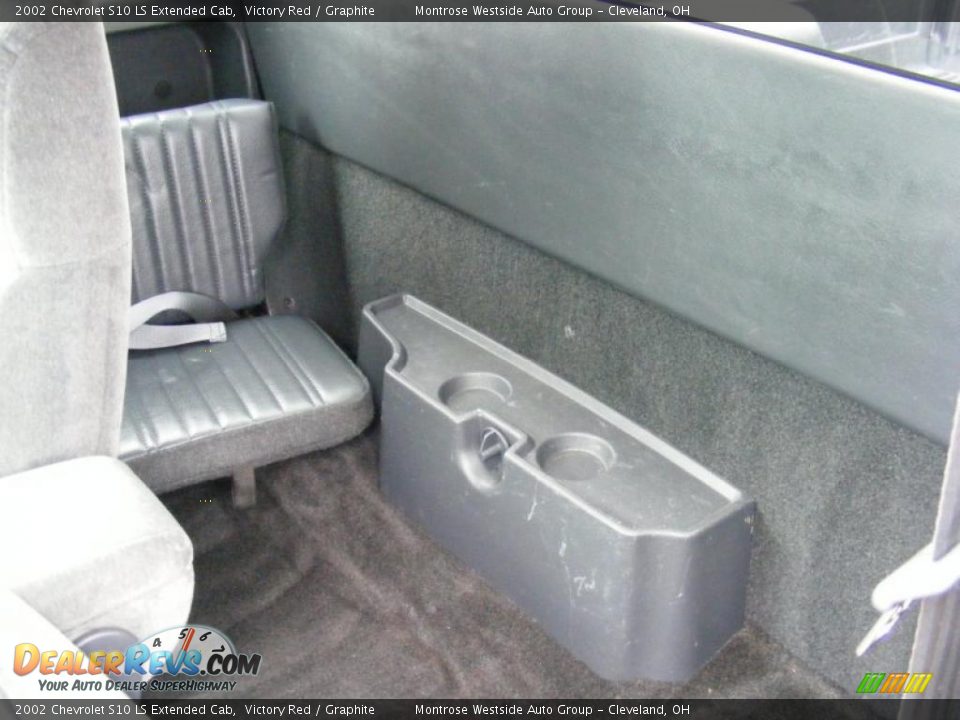 2002 Chevrolet S10 LS Extended Cab Victory Red / Graphite Photo #11