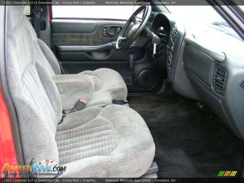 2002 Chevrolet S10 LS Extended Cab Victory Red / Graphite Photo #13