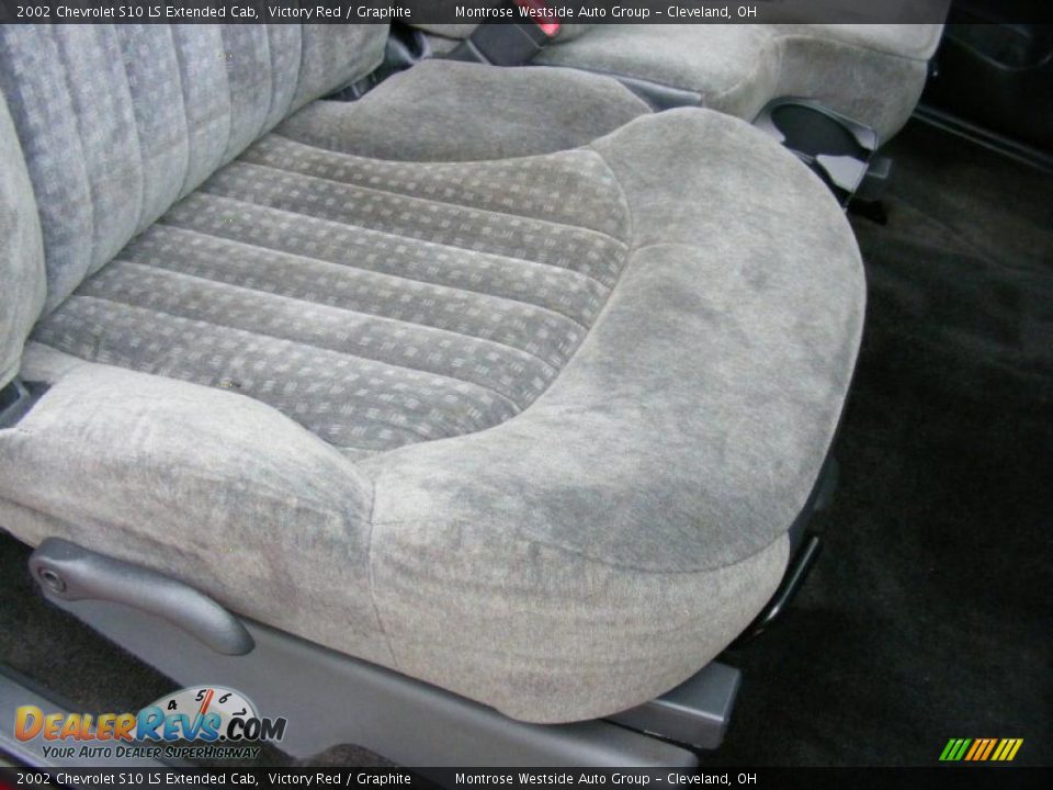 2002 Chevrolet S10 LS Extended Cab Victory Red / Graphite Photo #14