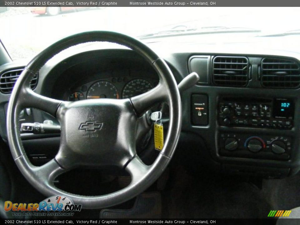 2002 Chevrolet S10 LS Extended Cab Victory Red / Graphite Photo #15