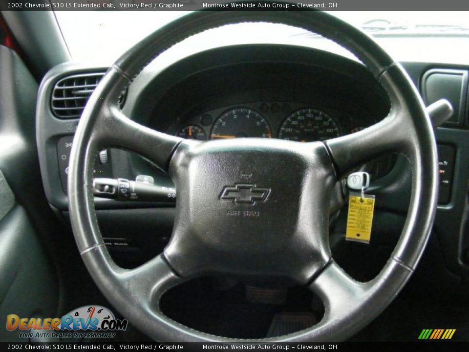 2002 Chevrolet S10 LS Extended Cab Victory Red / Graphite Photo #16