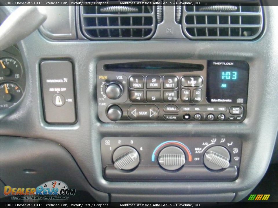 2002 Chevrolet S10 LS Extended Cab Victory Red / Graphite Photo #19