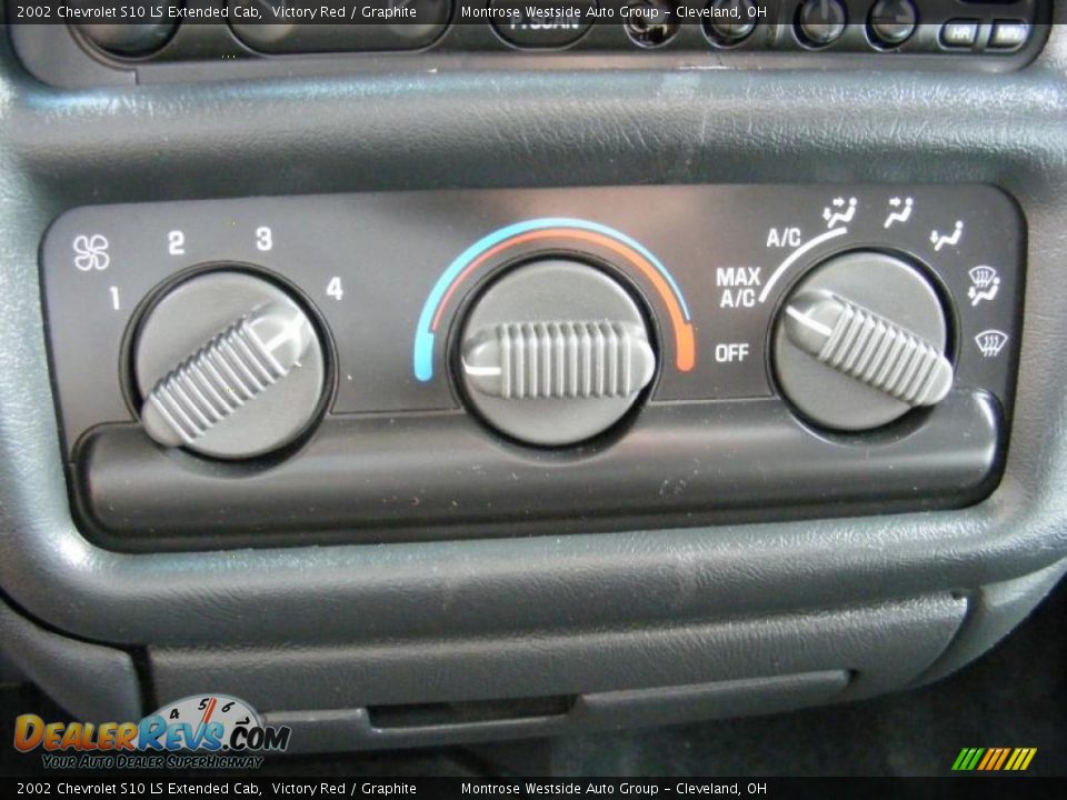 2002 Chevrolet S10 LS Extended Cab Victory Red / Graphite Photo #21