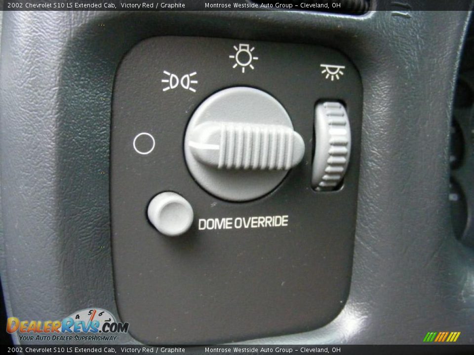 2002 Chevrolet S10 LS Extended Cab Victory Red / Graphite Photo #22