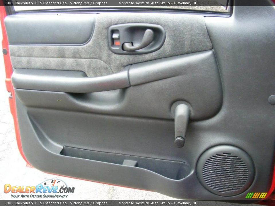 2002 Chevrolet S10 LS Extended Cab Victory Red / Graphite Photo #23