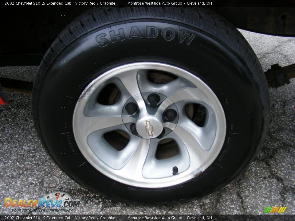 2002 Chevrolet S10 LS Extended Cab Victory Red / Graphite Photo #25