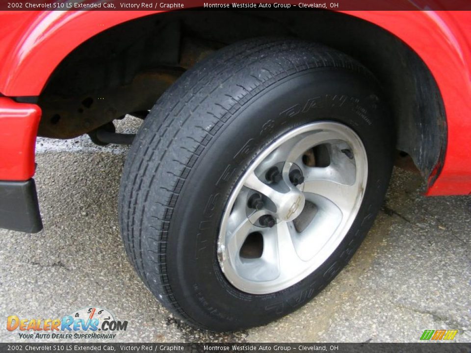 2002 Chevrolet S10 LS Extended Cab Victory Red / Graphite Photo #26