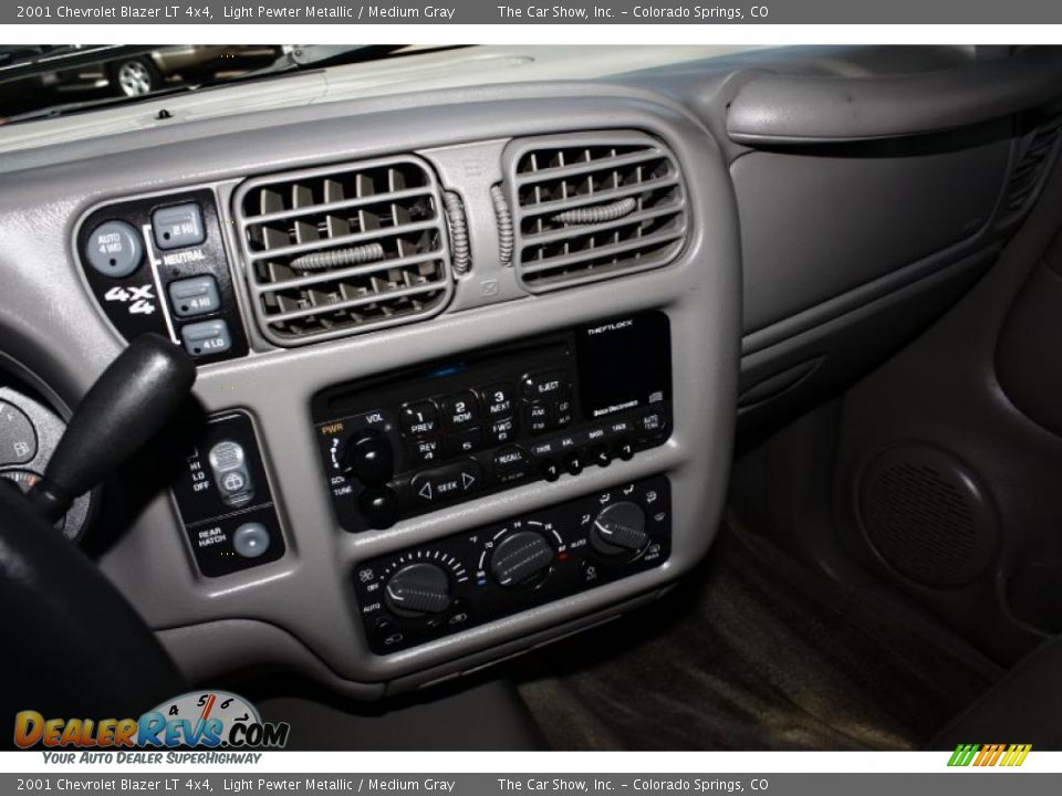 2001 Chevrolet Blazer LT 4x4 Light Pewter Metallic / Medium Gray Photo #11