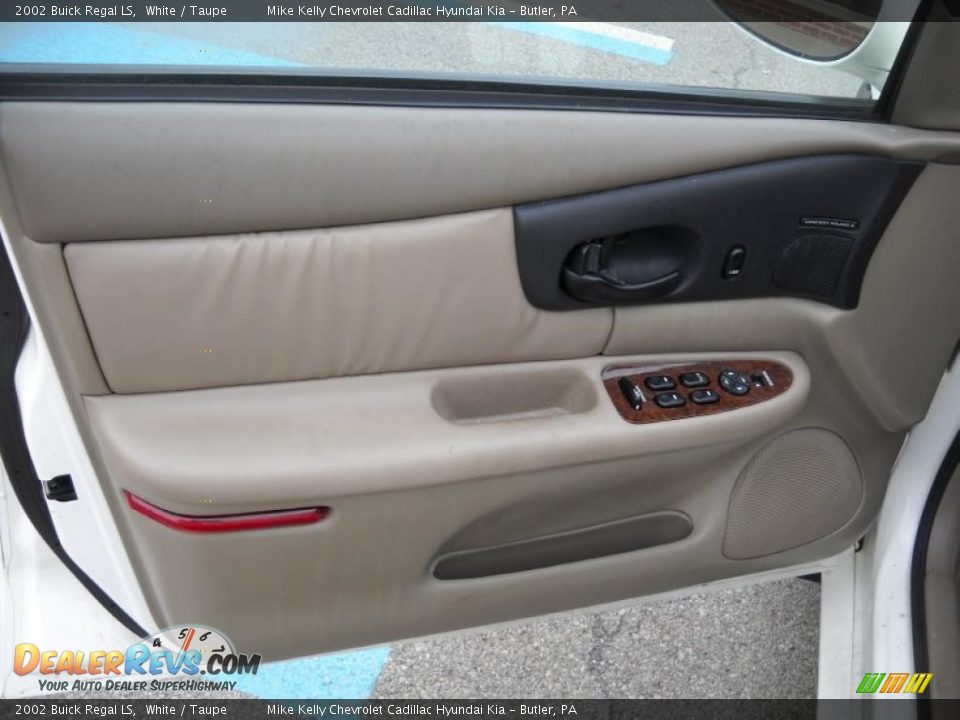 2002 Buick Regal LS White / Taupe Photo #7