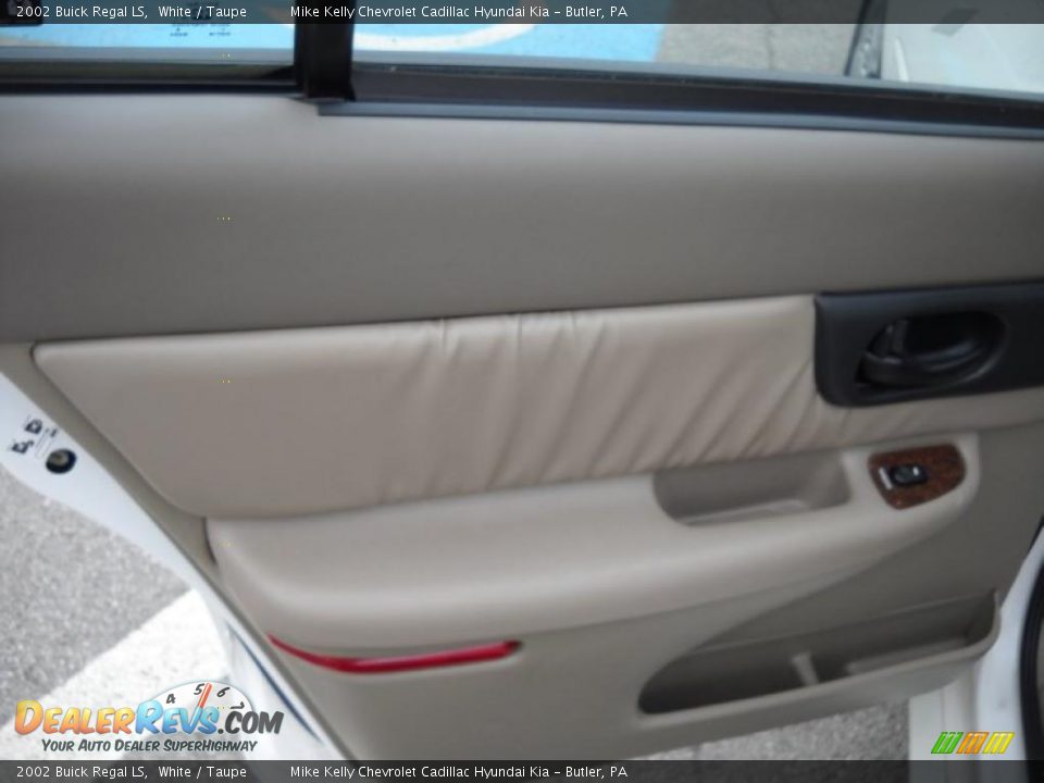 2002 Buick Regal LS White / Taupe Photo #12