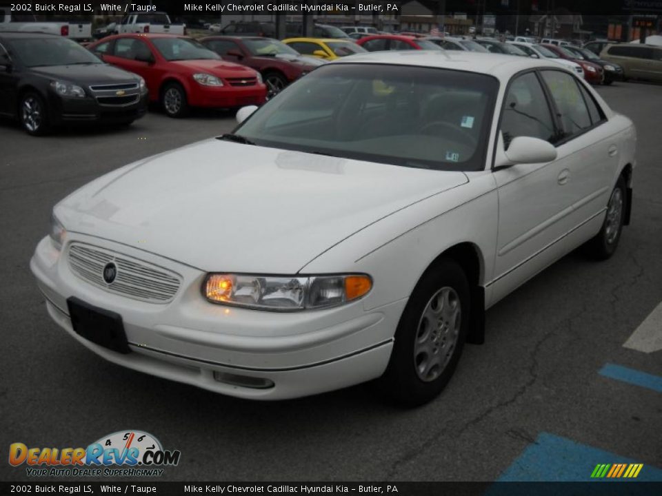 2002 Buick Regal LS White / Taupe Photo #15