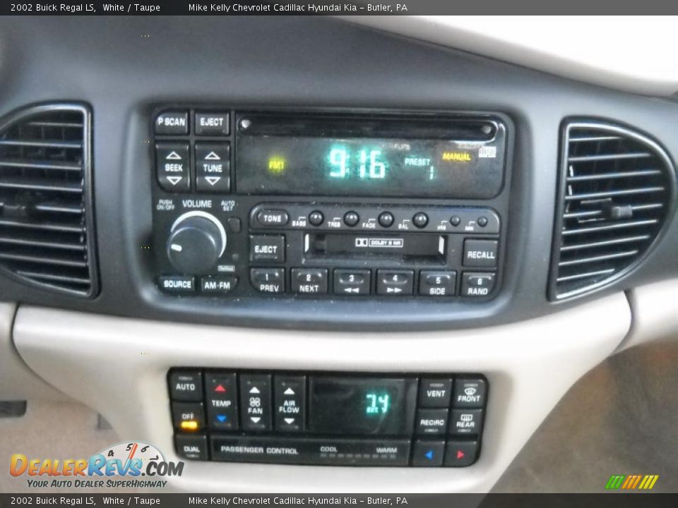 2002 Buick Regal LS White / Taupe Photo #17
